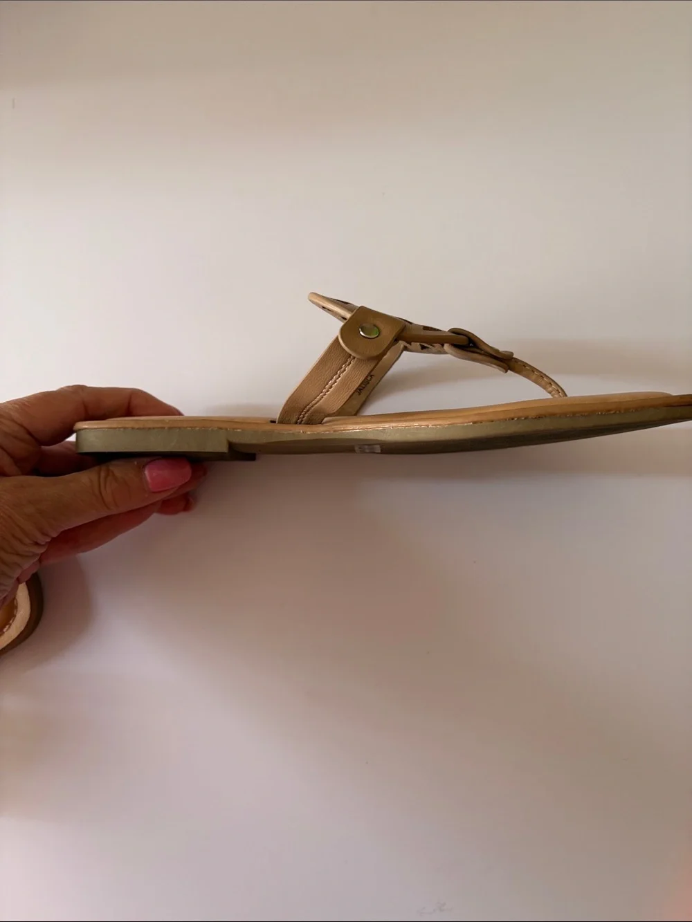 Dolce Vita Women's Tan Cutout Thong Sandals - Casual Slip-On Comfort size 6